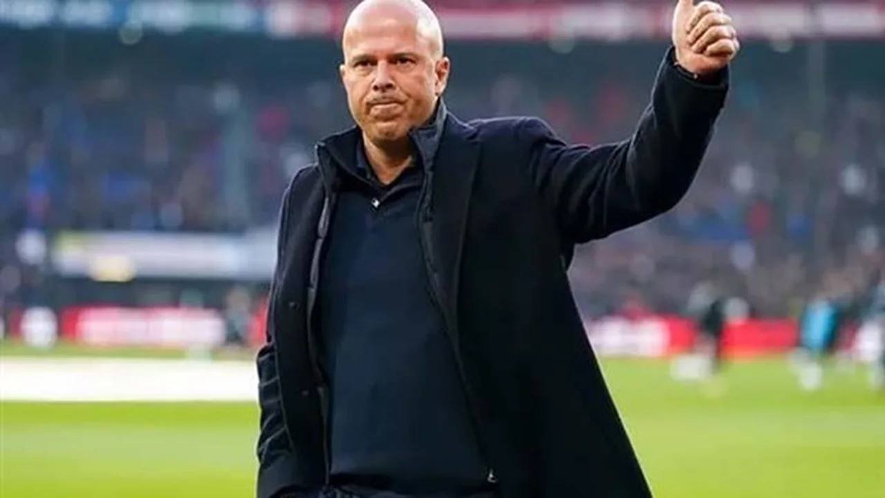 تقارير تحدد الموعد النهائي لرحيل آرني سلوت عن تدريب ليفربول الإنجليزي